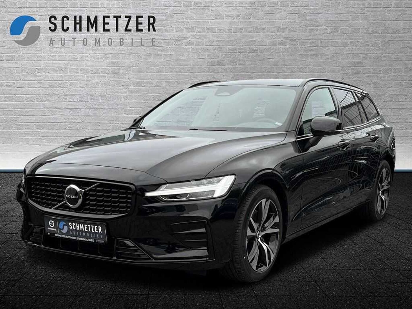 Volvo  +B4+Benzin+Plus+Dark+Keyless+HarmanK+Kamera++