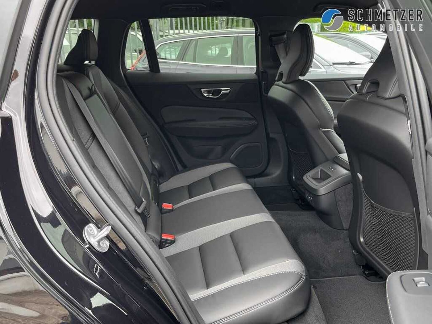 Volvo  +B4+Benzin+Plus+Dark+Keyless+HarmanK+Kamera++