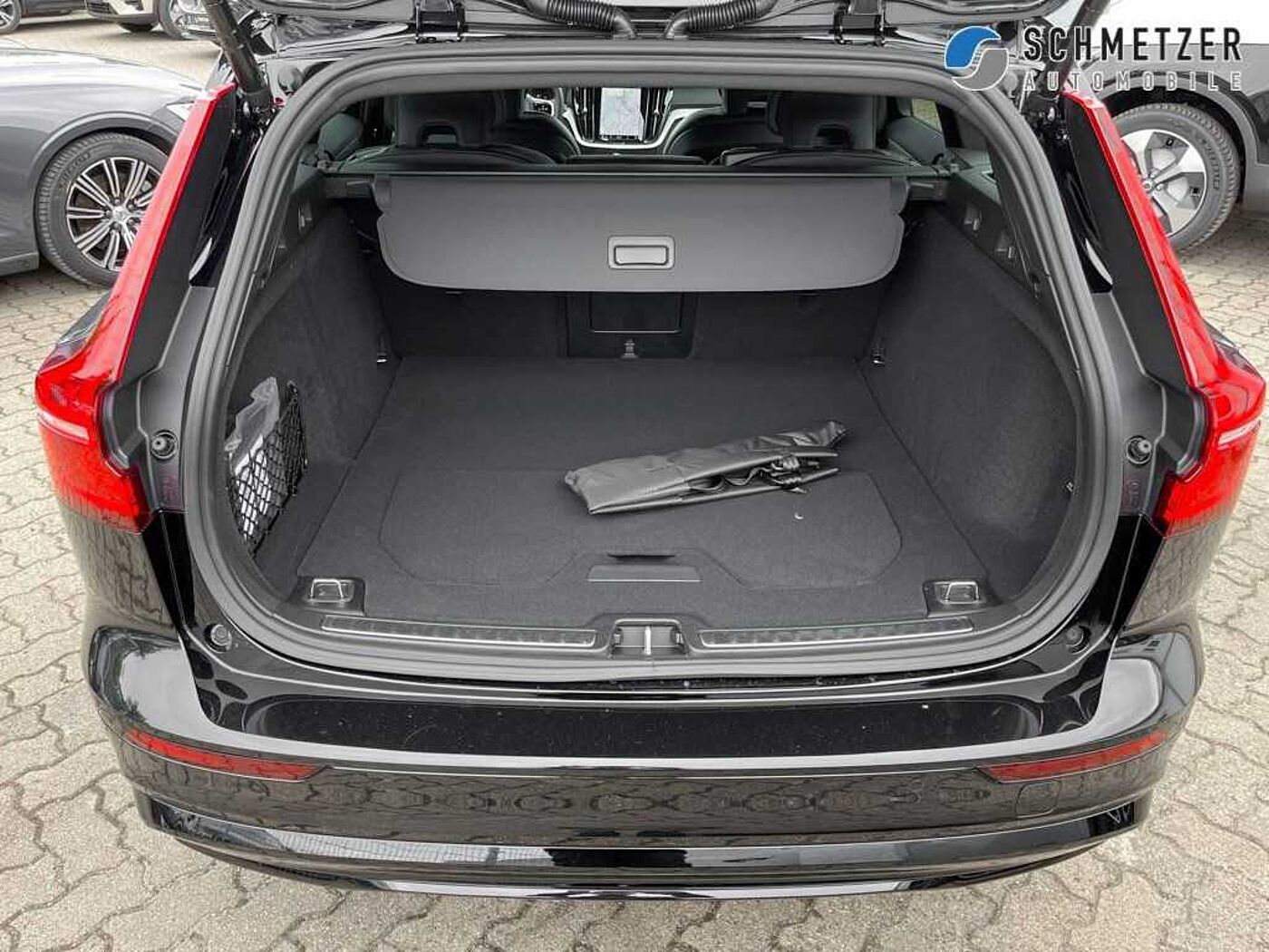 Volvo  +B4+Benzin+Plus+Dark+Keyless+HarmanK+Kamera++