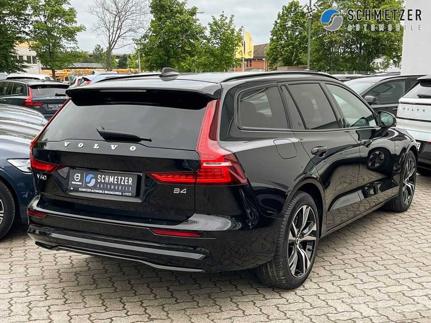 Volvo  +B4+Benzin+Plus+Dark+Keyless+HarmanK+Kamera++