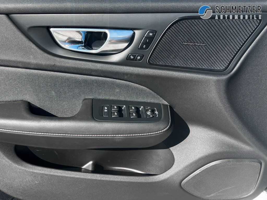 Volvo  +B4+Benzin+Plus+Dark+Keyless+HarmanK+Kamera++