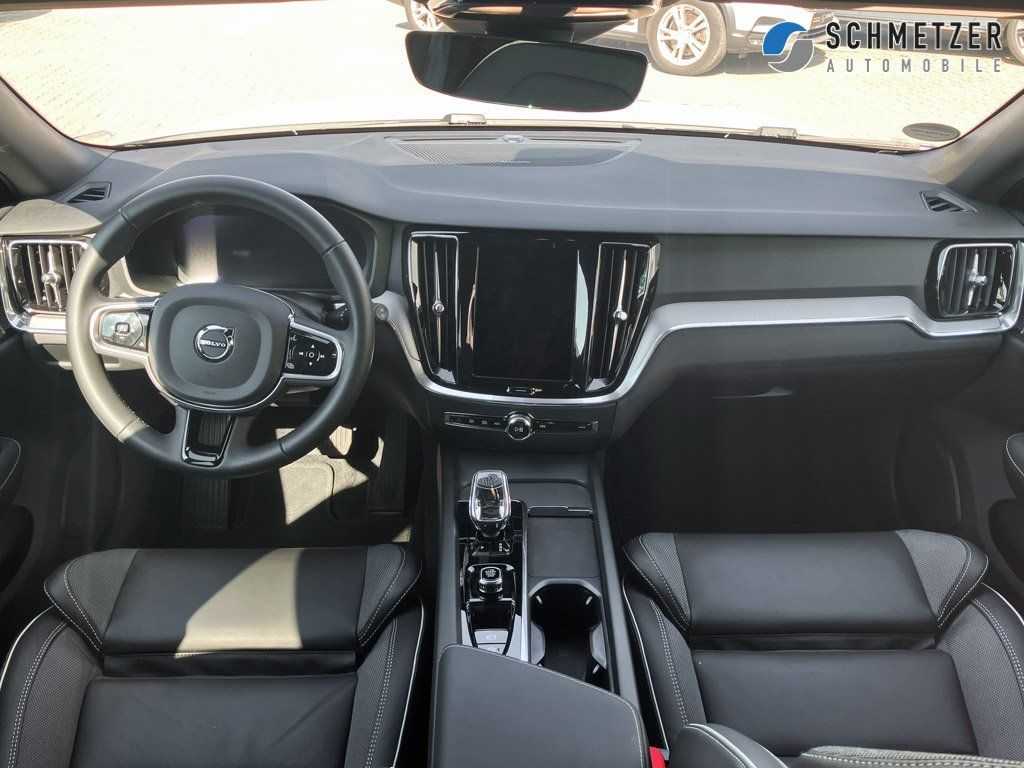 Volvo  +B4+Benzin+Plus+Dark+Keyless+HarmanK+Kamera++