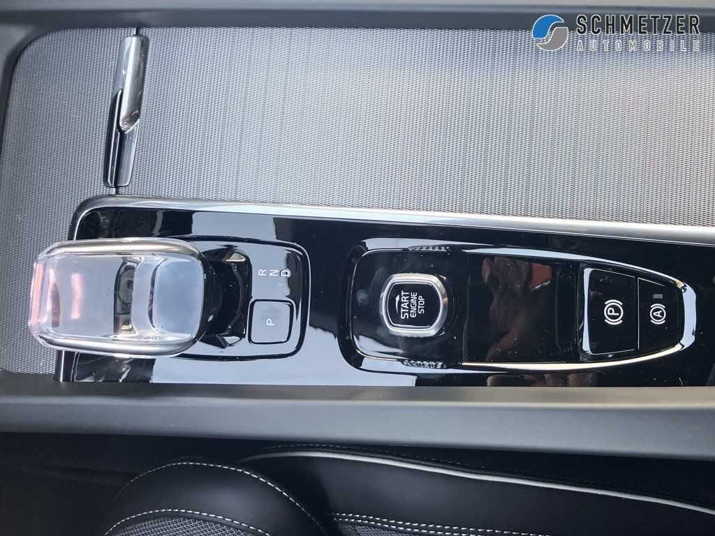 Volvo  +B4+Benzin+Plus+Dark+Keyless+HarmanK+Kamera++
