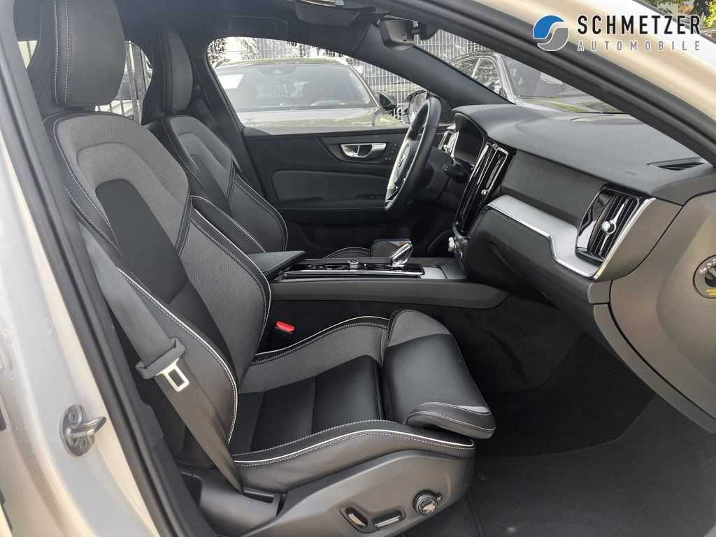 Volvo  +B4+Benzin+Plus+Dark+Keyless+HarmanK+Kamera++