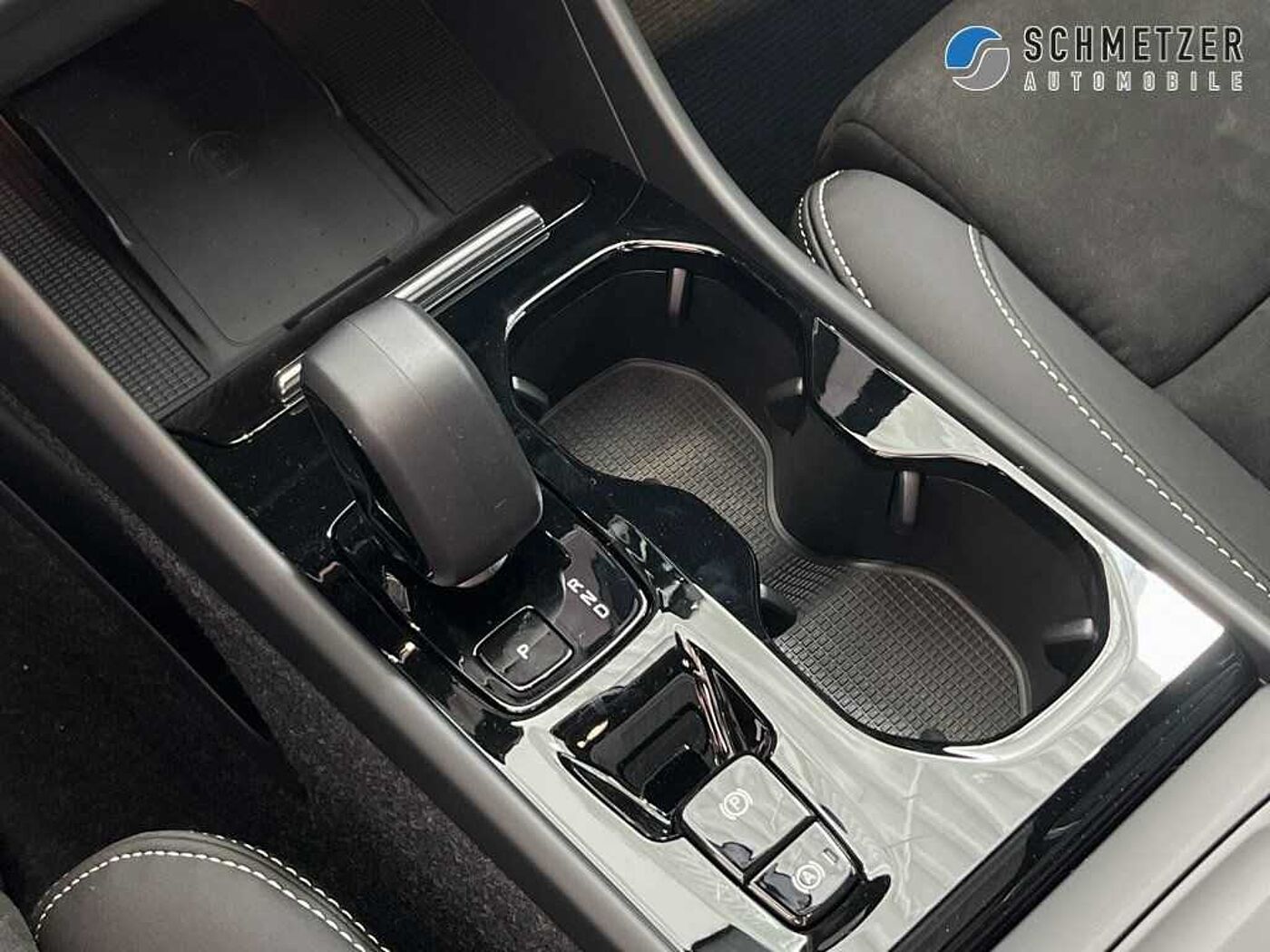 Volvo  +Black-Edition+B3+Benzin+Ultra+E-Sitze+20'LM