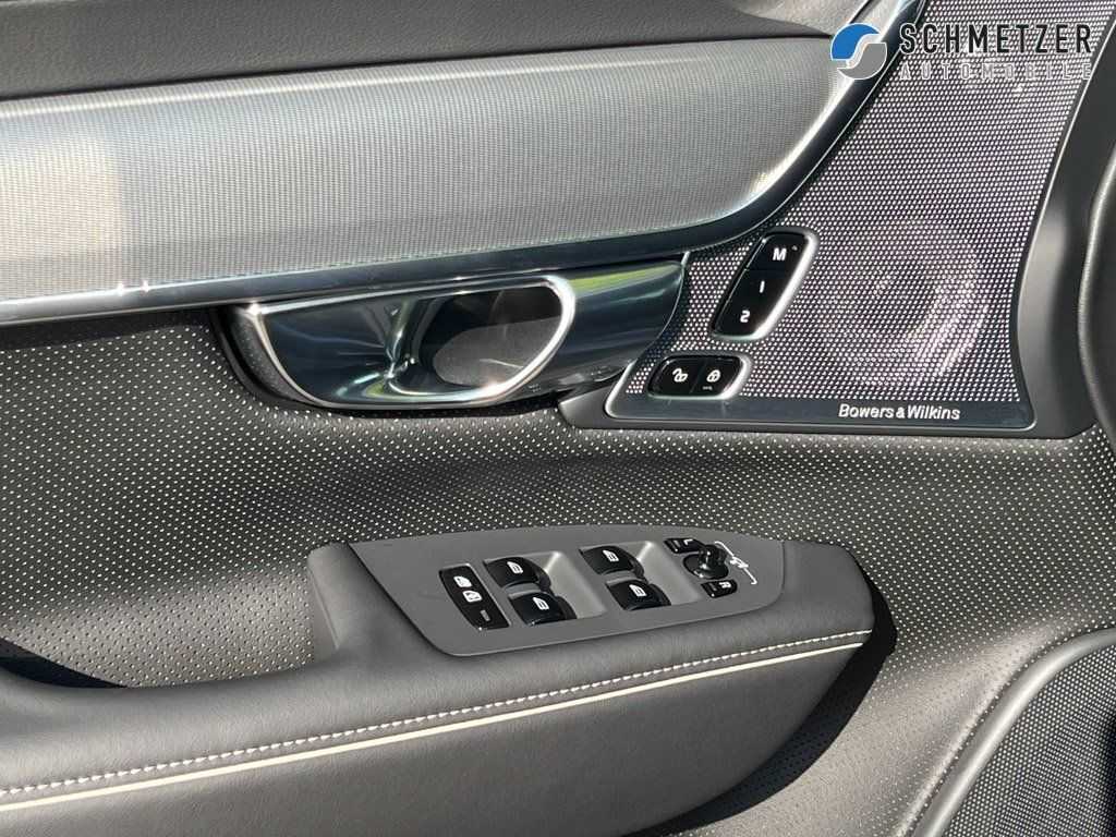 Volvo  +T8+AWD+Plug-in+Ultra Dark+360°Kam+Lenkradhzg