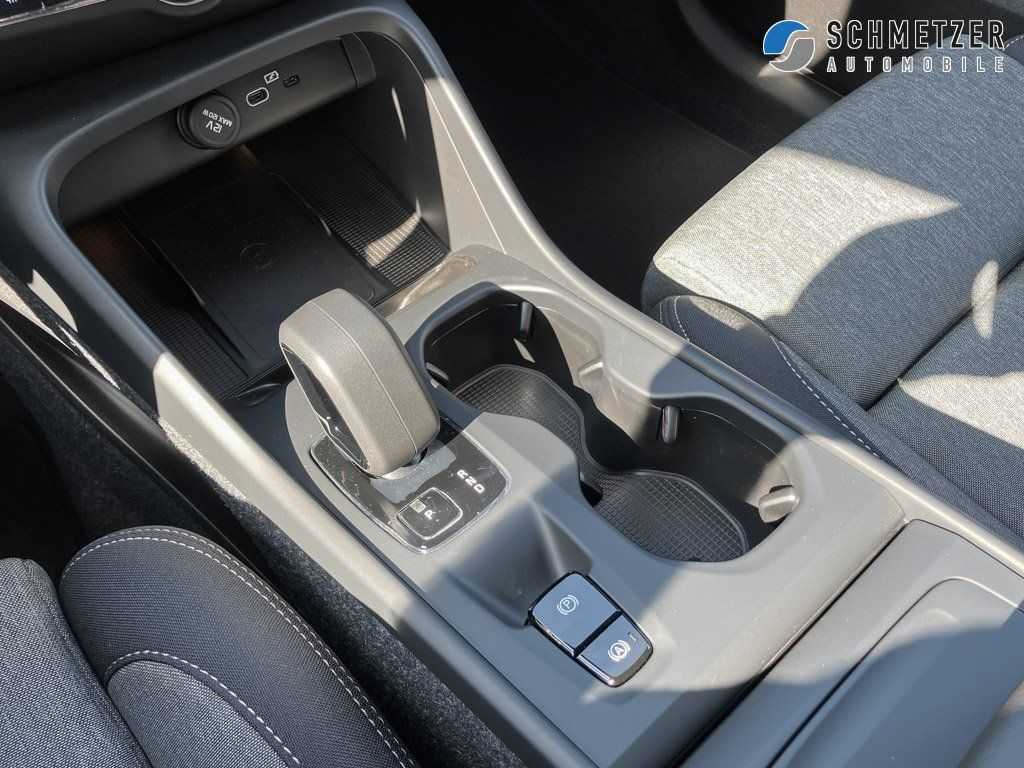 Volvo  +B3+Benzin+Core+360°Kamera+Keyless+DAB+LED++