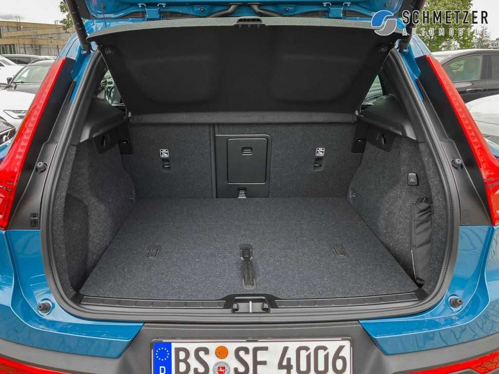Volvo  +B3+Benzin+Core+360°Kamera+Keyless+DAB+LED++