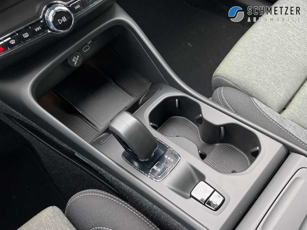 Volvo  +B3+Benzin+Core+360°Kamera+Keyless+DAB+LED++
