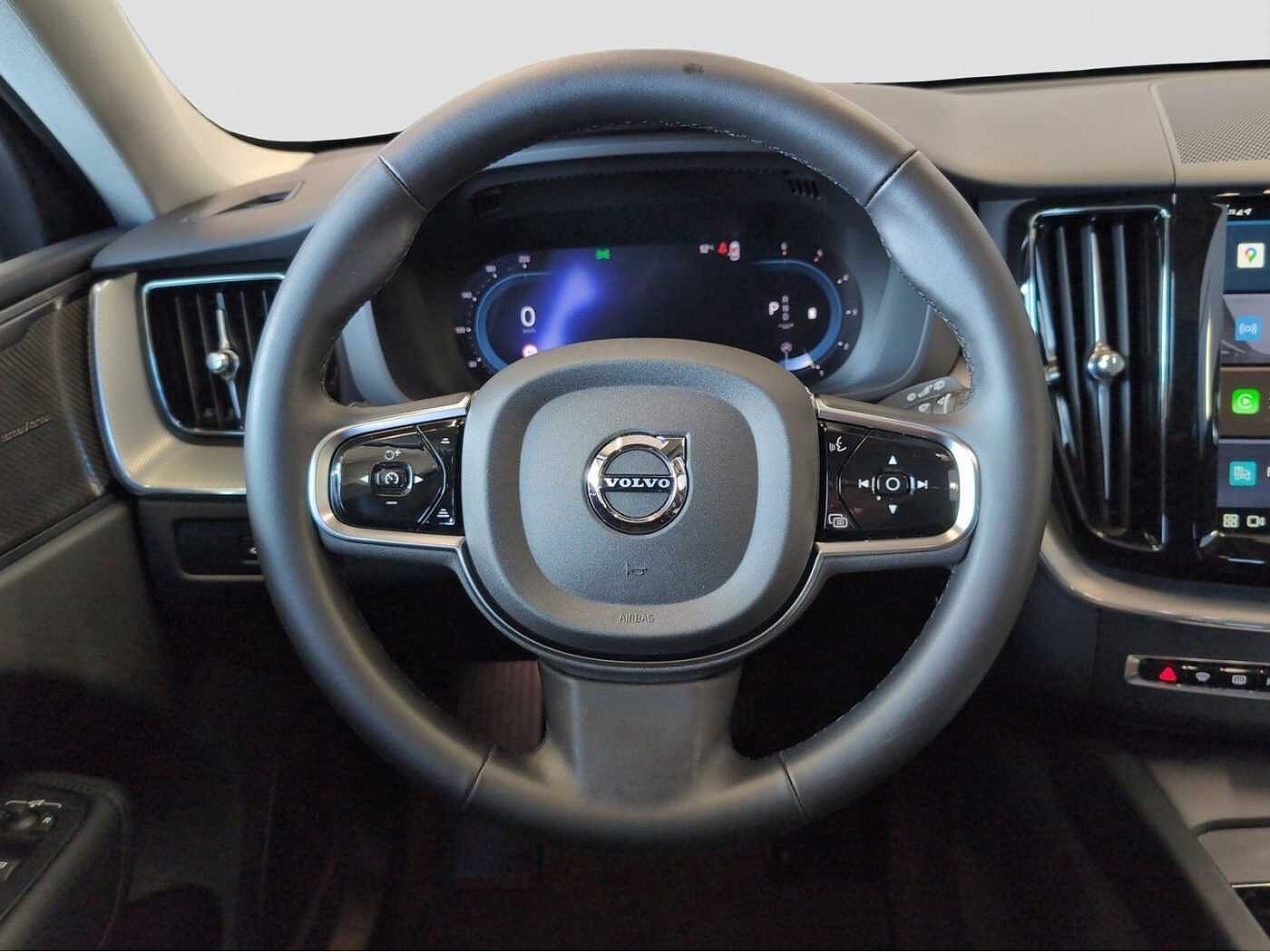 Volvo  +B4+GT+Plus Dark+CarPlay+SH V/H+LED+PDV V/H+