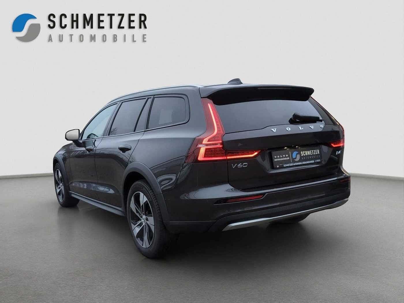 Volvo  +B4+AWD+Mild-Hybrid+Diesel+Plus+Cross Country