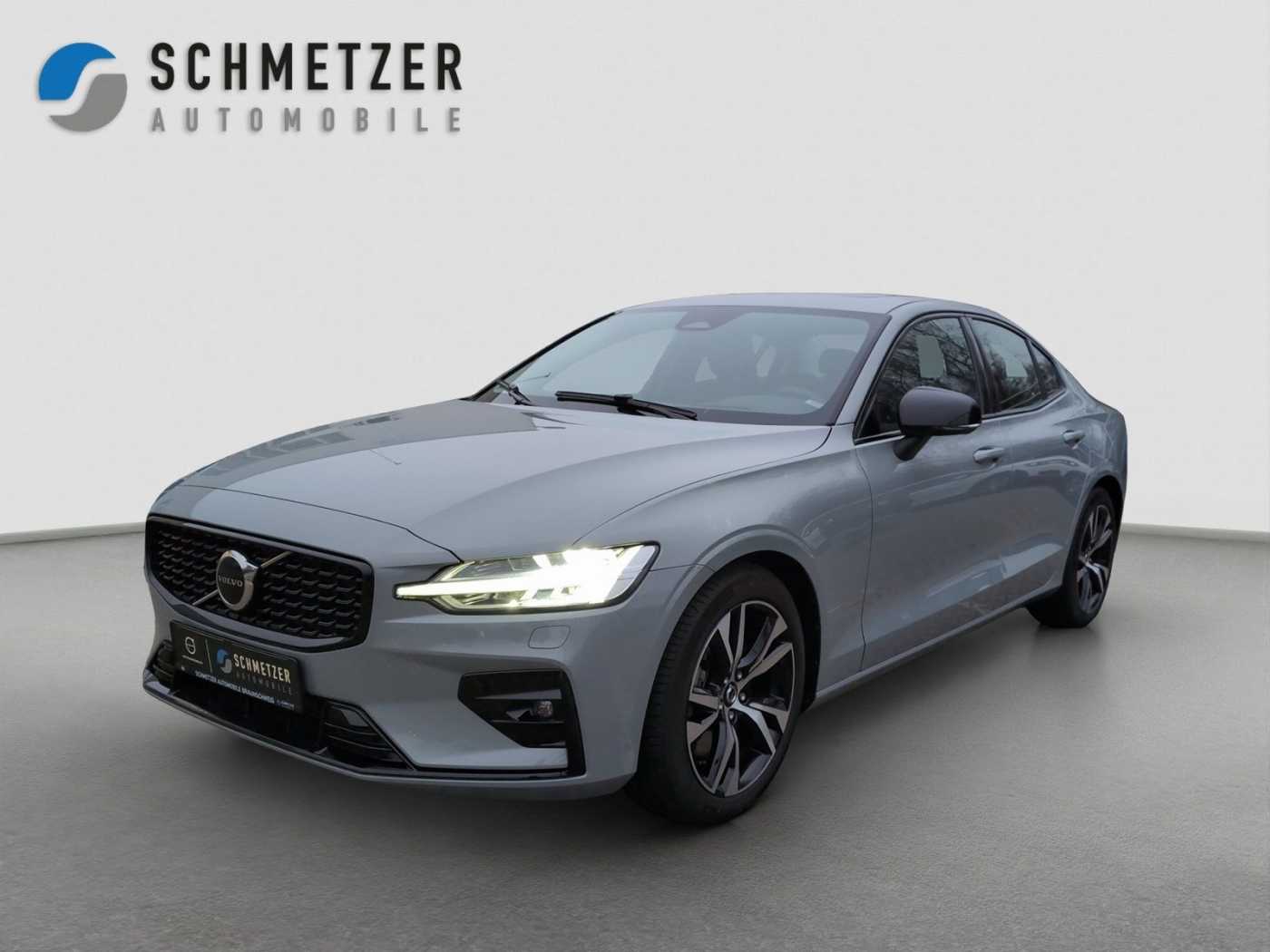 Volvo  +B5+GT+AWD+Ultimate+Dark+R-kamera+Keyless+LED