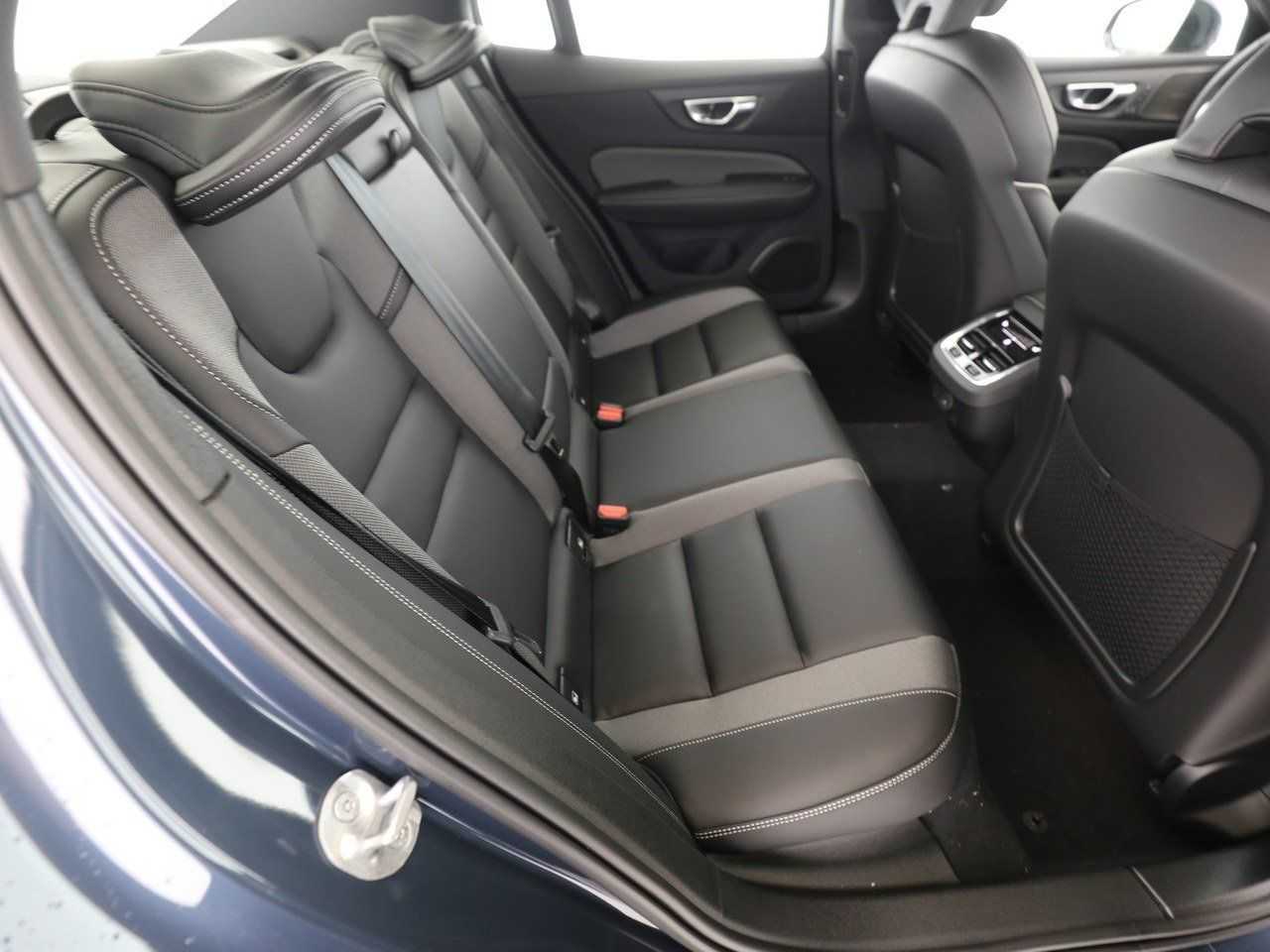 Volvo  +B5+Mild-Hybrid+AWD+PDCv/h+Sitzhzgv/h+360°Kam