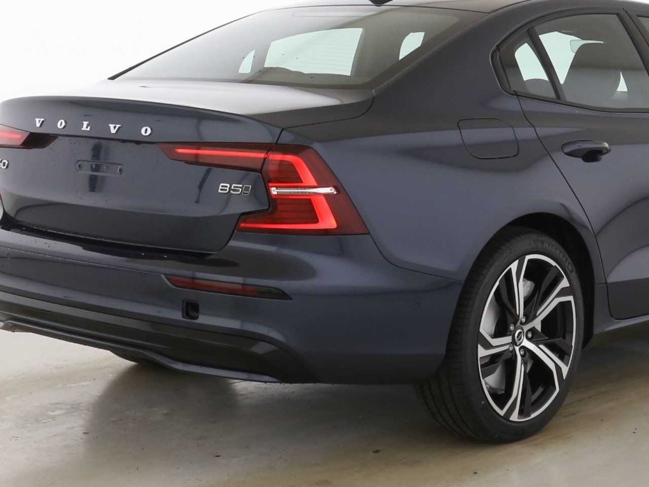 Volvo  +B5+Mild-Hybrid+AWD+PDCv/h+Sitzhzgv/h+360°Kam