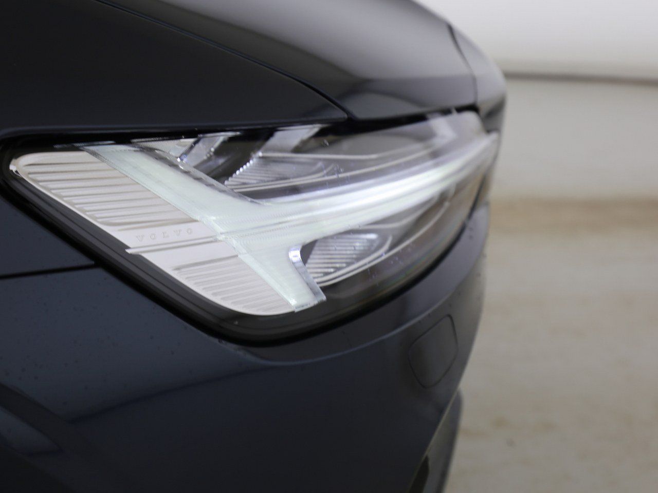 Volvo  +B5+Mild-Hybrid+AWD+PDCv/h+Sitzhzgv/h+360°Kam
