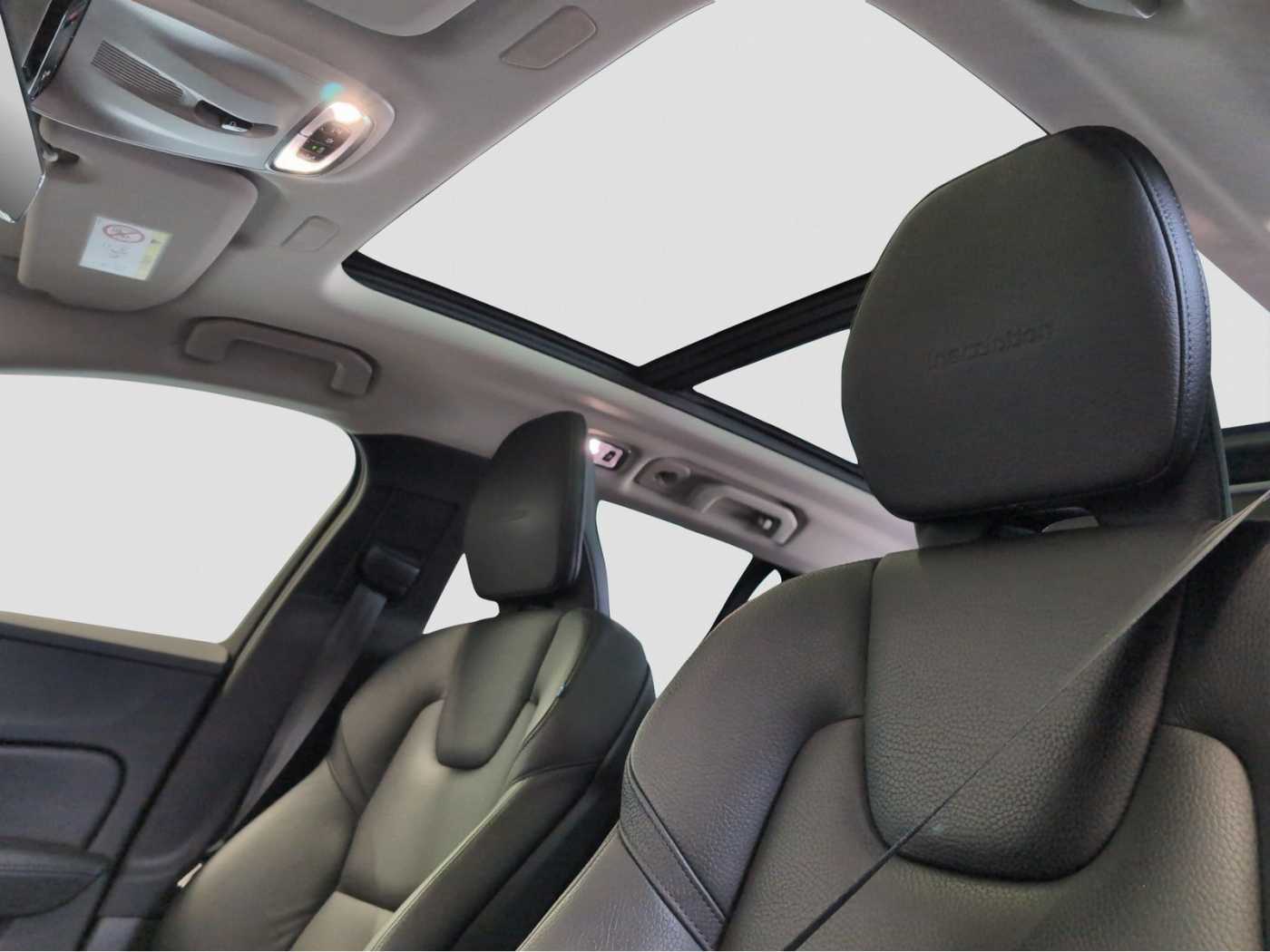 Volvo  +T8+AWD+GT+TwinEngine+Panorama+LED+PilotASS++