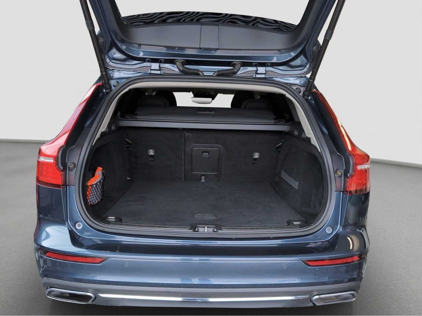Volvo  +T8+AWD+GT+TwinEngine+Panorama+LED+PilotASS++