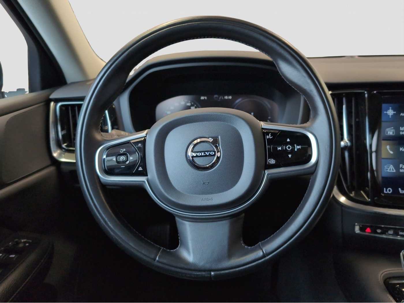 Volvo  +T8+AWD+GT+TwinEngine+Panorama+LED+PilotASS++