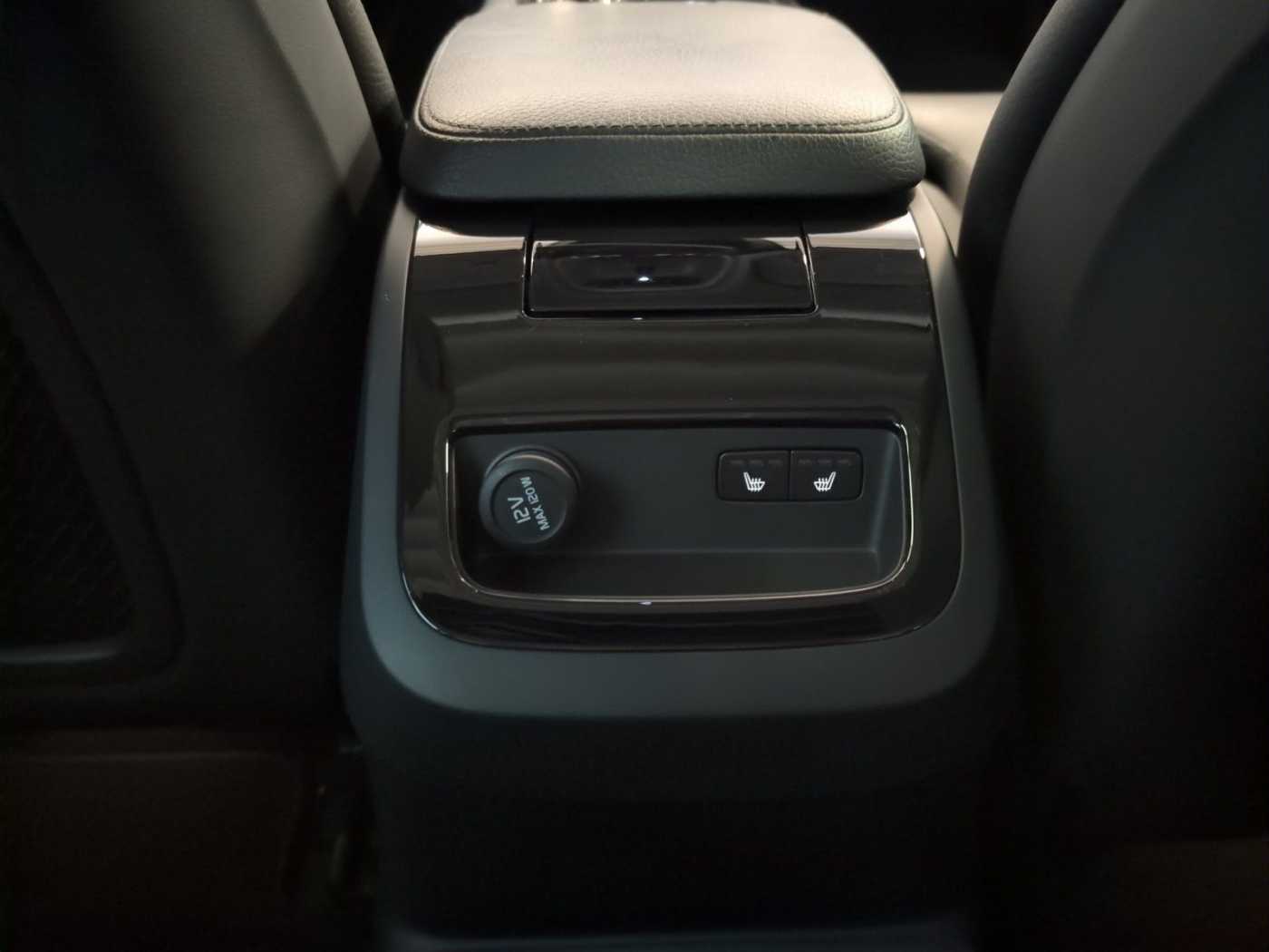 Volvo  +T8+AWD+GT+TwinEngine+Panorama+LED+PilotASS++