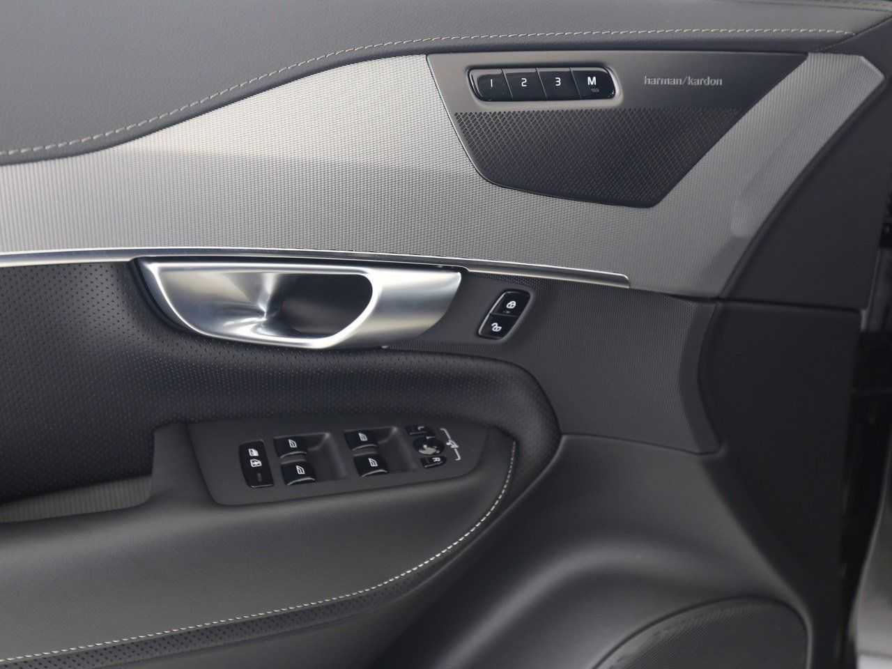 Volvo  +T8+AWD+Recharge+Plus Bright+LED+360°Kamera+