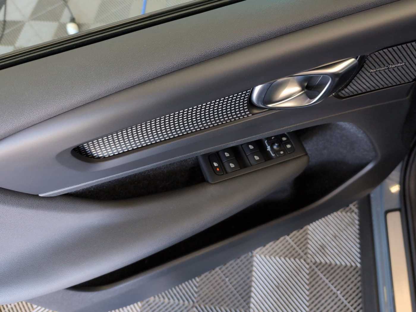 Volvo  +Recharge+T5+R-Design+360°Kam+Pano+Standhzg+