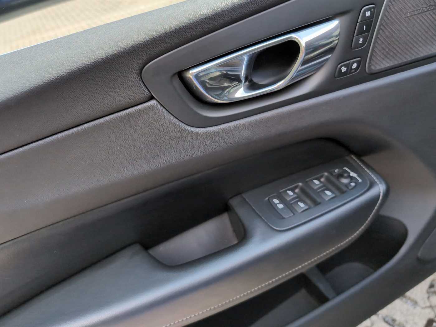 Volvo  +T8+Twin Engine+AWD+Inscription+Head-Up+LED+