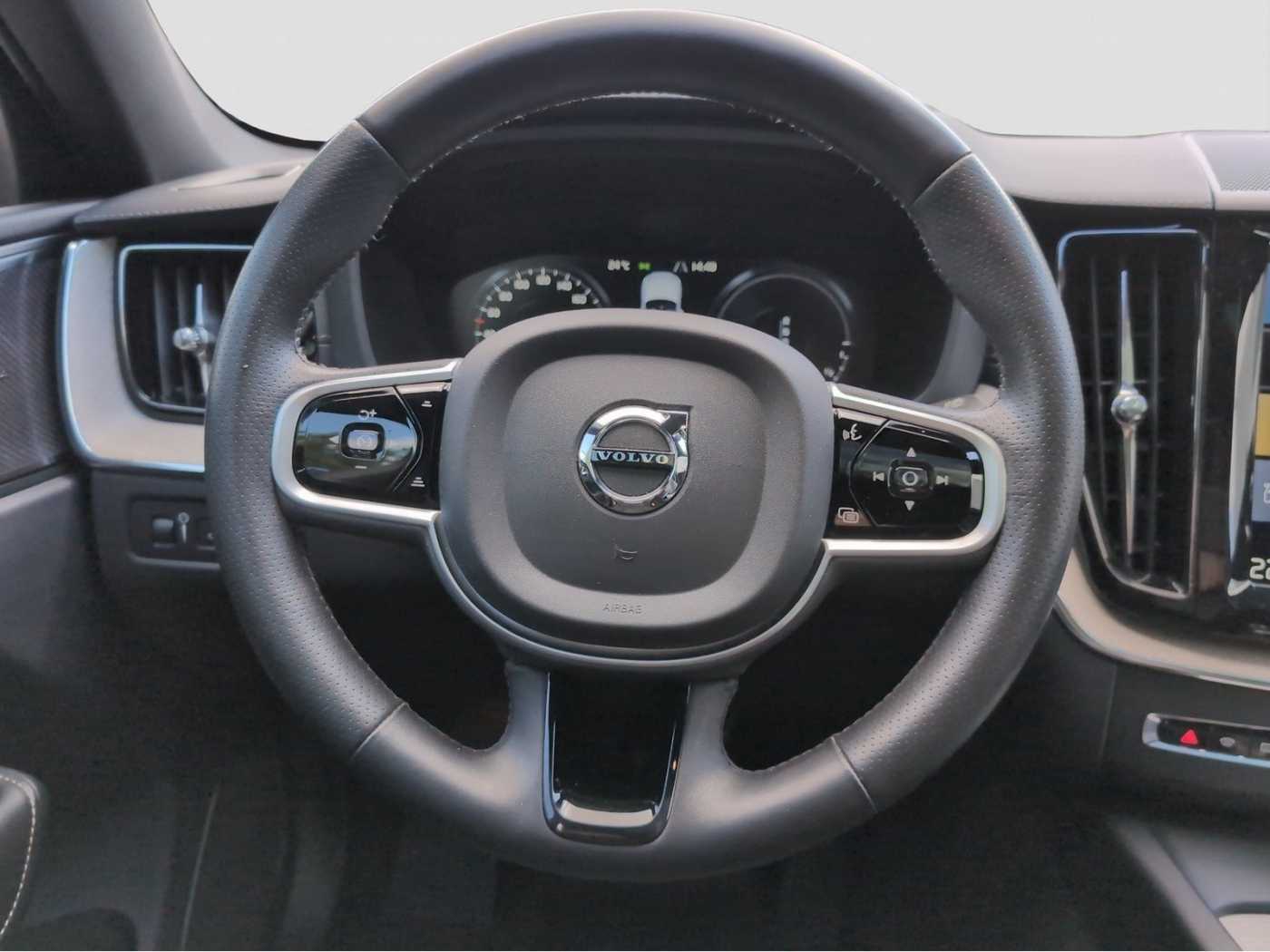 Volvo  +T8+Twin Engine+AWD+Inscription+Head-Up+LED+