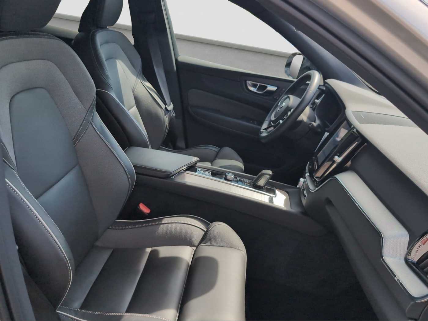 Volvo  +B5+AWD+GT+Harman+Panorama+R-Kam+PDC+Head-up