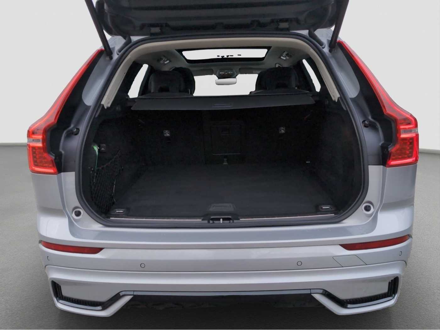 Volvo  +B4+GT+Mild-Hybrid+Diesel+Plus Dark+Keyless+
