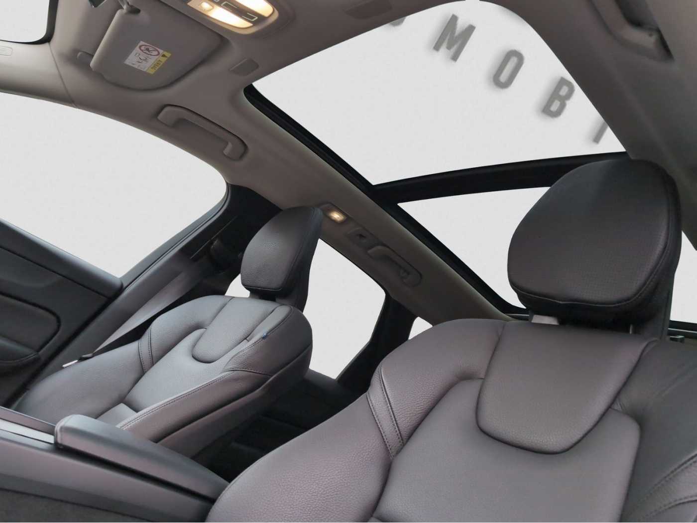 Volvo  +B4+GT+Mild-Hybrid+Diesel+Plus Dark+Keyless+