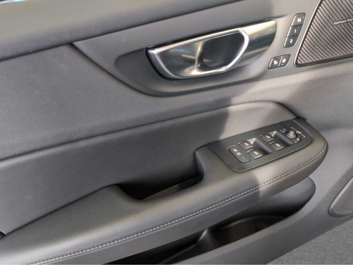 Volvo  +B4+Diesel+Standhzg+AHKsemi+360°Kam+Lenkradhg