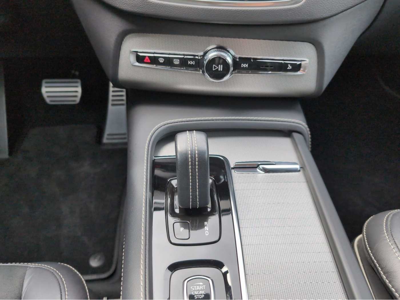 Volvo  +B5+Mild-Hybrid+Diesel+AWD+GT+ R-Design+LED+