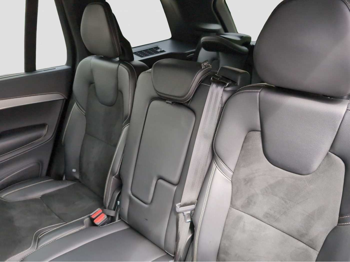 Volvo  +B5+Mild-Hybrid+Diesel+AWD+GT+ R-Design+LED+