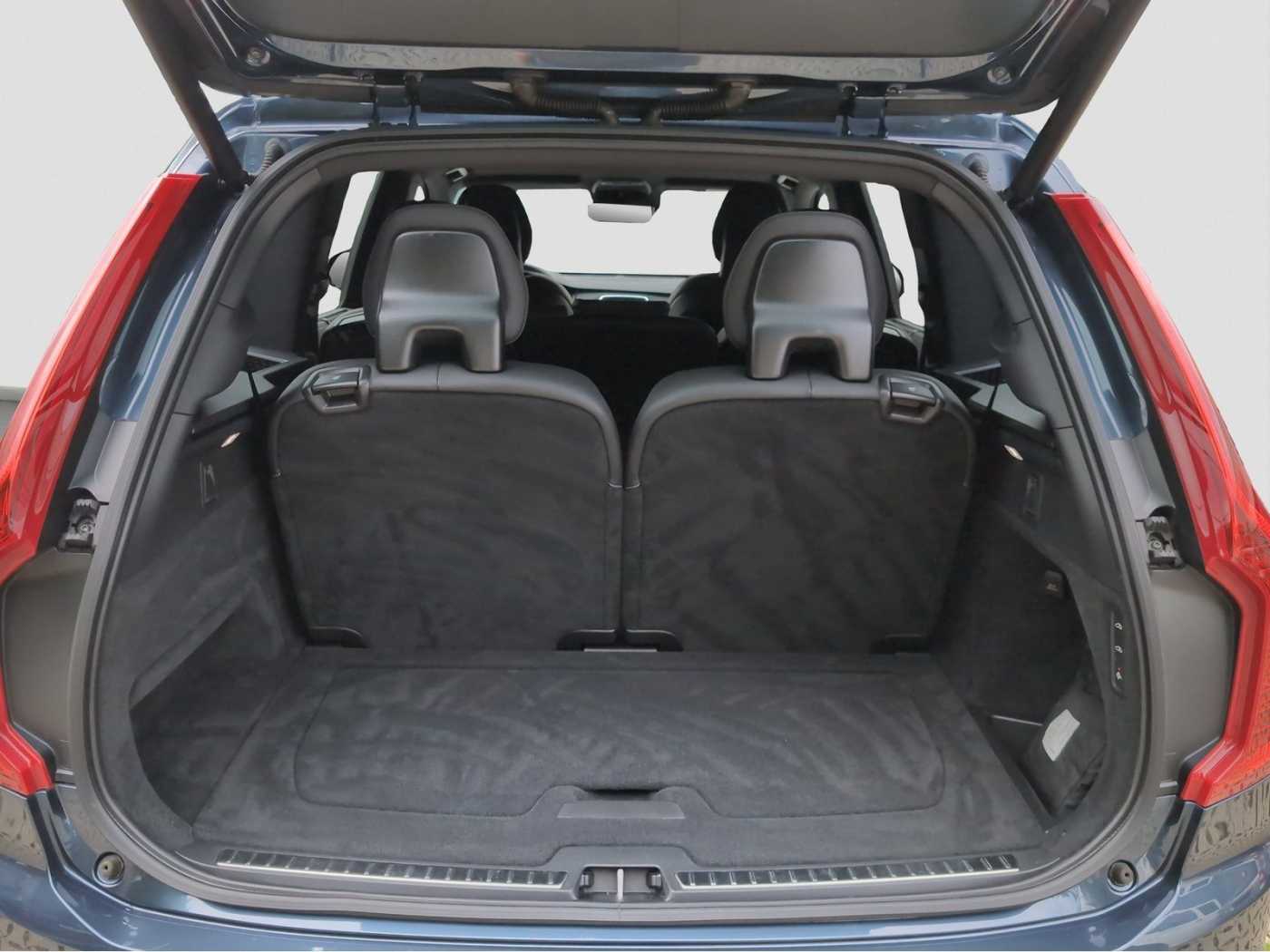 Volvo  +B5+Mild-Hybrid+Diesel+AWD+GT+ R-Design+LED+