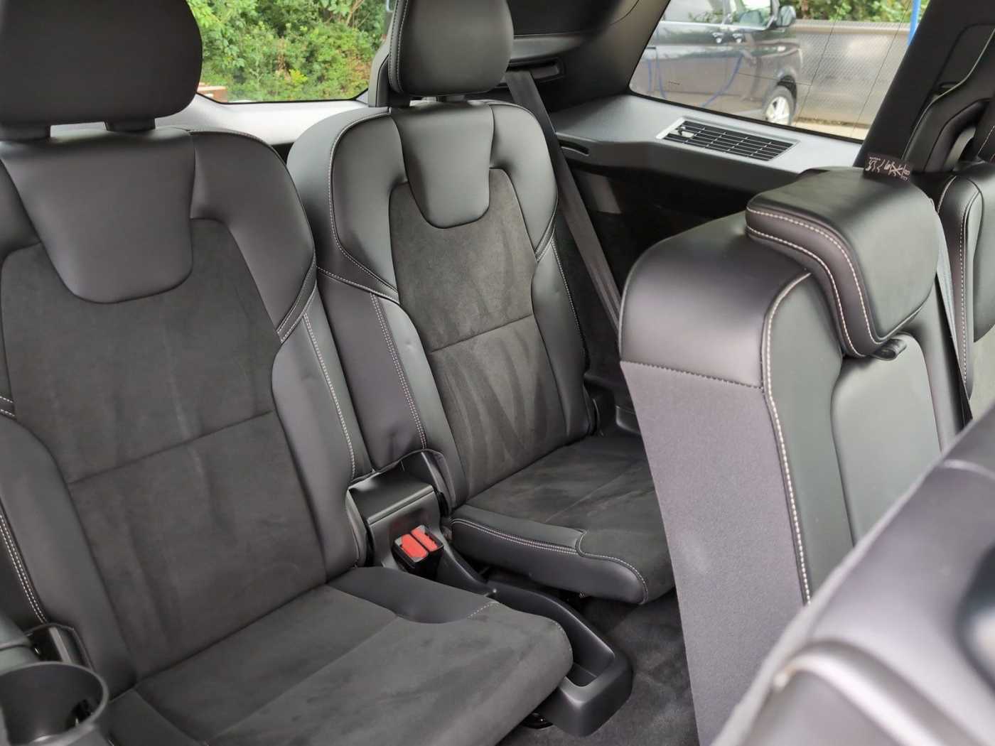 Volvo  +B5+Mild-Hybrid+Diesel+AWD+GT+ R-Design+LED+
