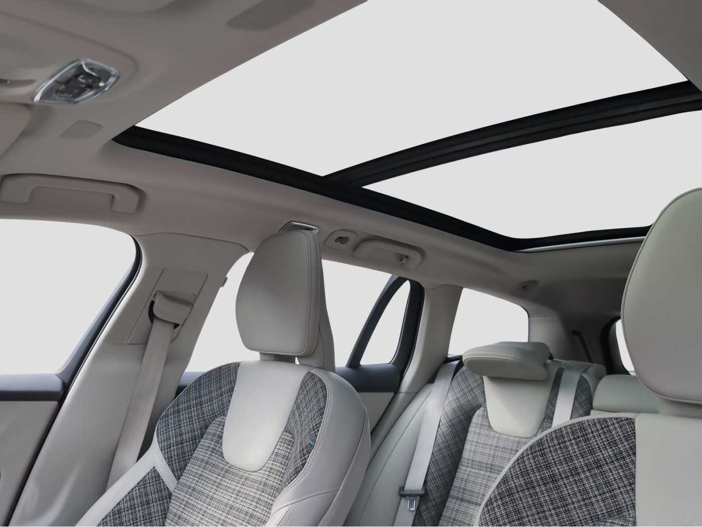 Volvo  +B4+Mild-Hybrid+Diesel+AWD+GT+Cross  Country+