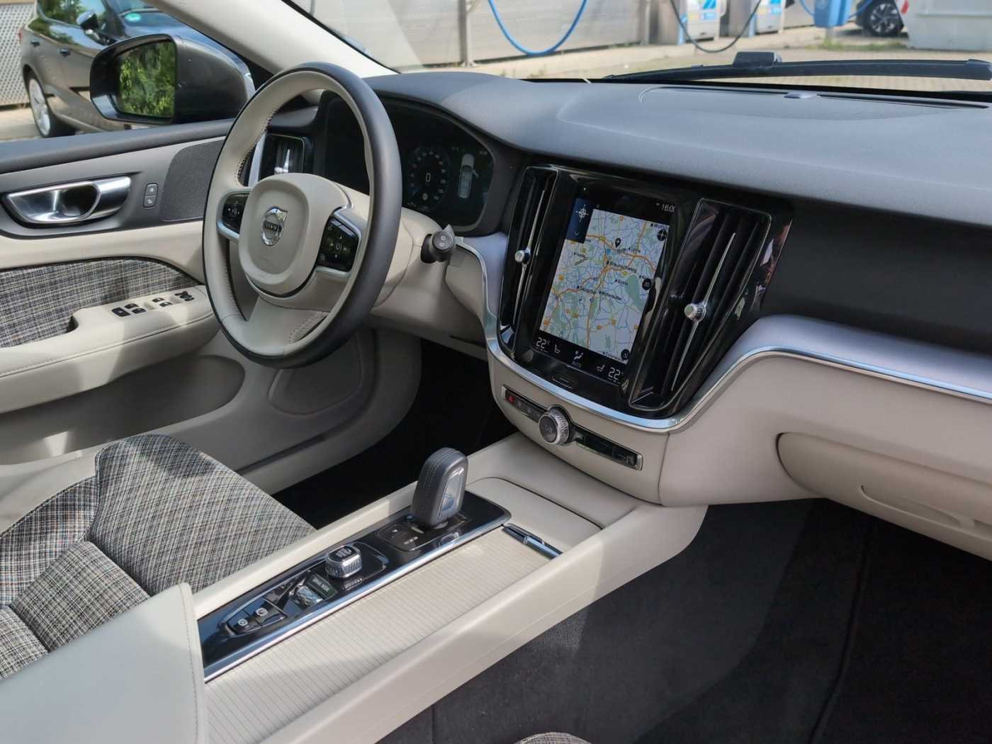 Volvo  +B4+Mild-Hybrid+Diesel+AWD+GT+Cross  Country+