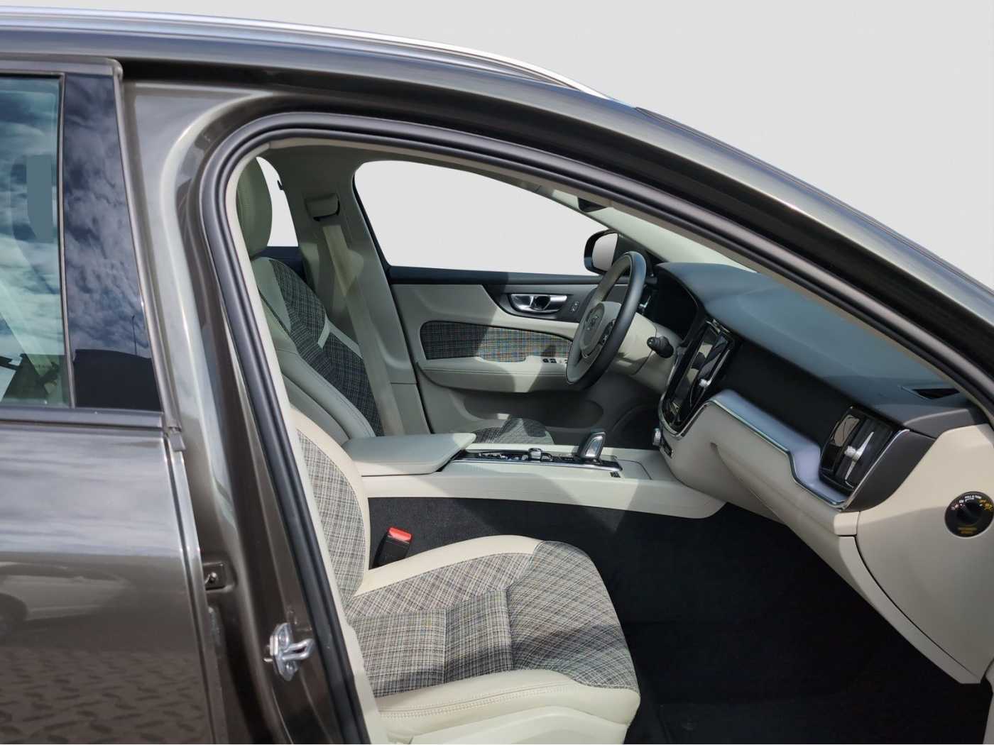 Volvo  +B4+Mild-Hybrid+Diesel+AWD+GT+Cross  Country+