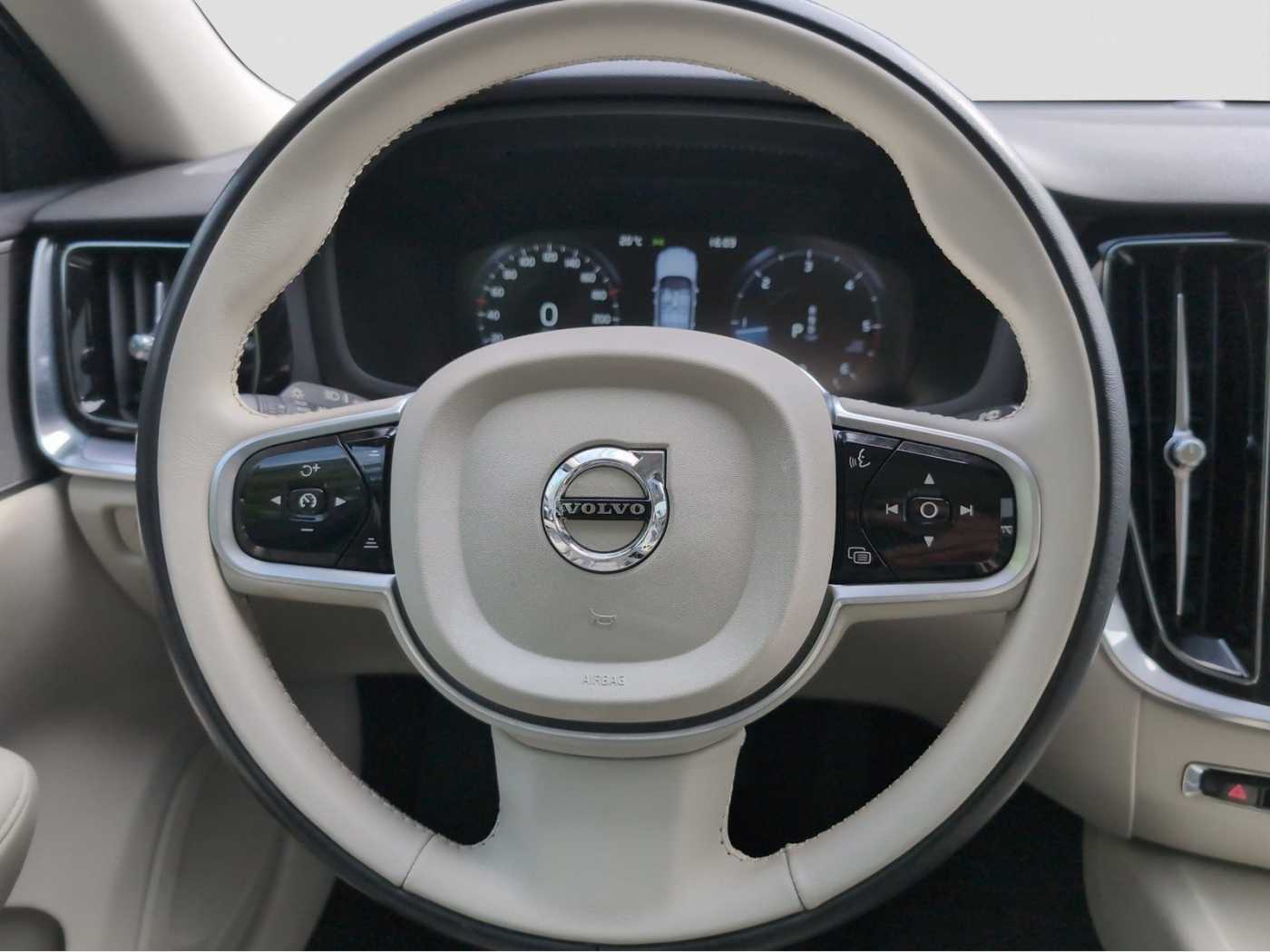 Volvo  +B4+Mild-Hybrid+Diesel+AWD+GT+Cross  Country+