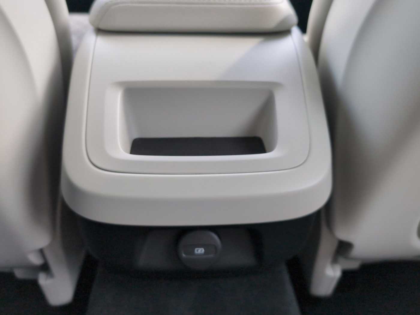 Volvo  +B4+Mild-Hybrid+Diesel+AWD+GT+Cross  Country+