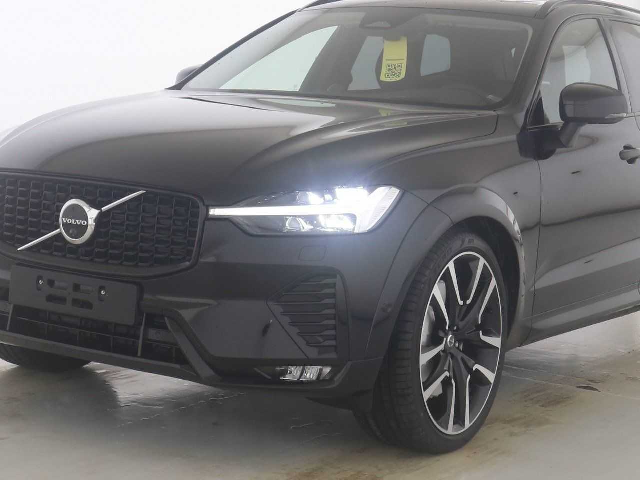 Volvo  +B5+AWD+AHKsemi+Panorama+360°Kam+Head-up+PDC