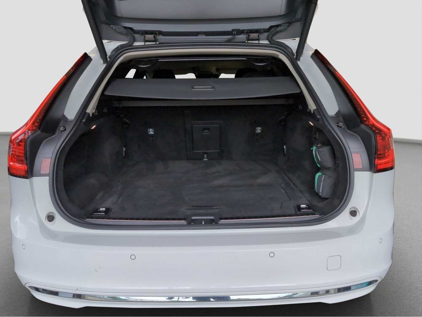 Volvo  +T6+AWDTwinEngine+AHKsemi+Stand, -Lenkradhzg++