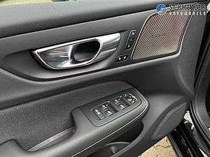 Volvo  +B4+Benzin+Plus+Dark+Keyless+HarmanK+Kamera++
