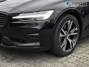 Volvo  +B4+Benzin+Plus+Dark+Keyless+HarmanK+Kamera++