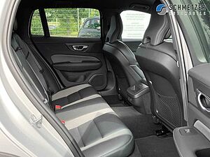 Volvo  +B4+AWD+CC+PDC+Lenkradhzg+360°Kamera+Harman