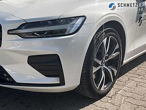 Volvo  +B4+Benzin+Plus+Dark+Keyless+HarmanK+Kamera++