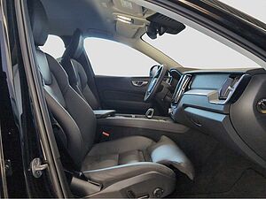 Volvo  +B4+GT+Plus Dark+CarPlay+SH V/H+LED+PDV V/H+