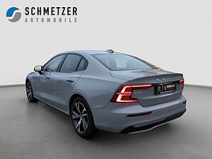 Volvo  +B5+GT+AWD+Ultimate+Dark+R-kamera+Keyless+LED