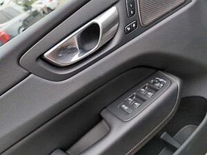Volvo  +B5+Mild-Hybrid+AWD+GT+Lenkradhzg+Sitzhzgv/h