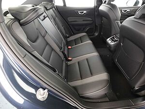 Volvo  +B5+Mild-Hybrid+AWD+PDCv/h+Sitzhzgv/h+360°Kam